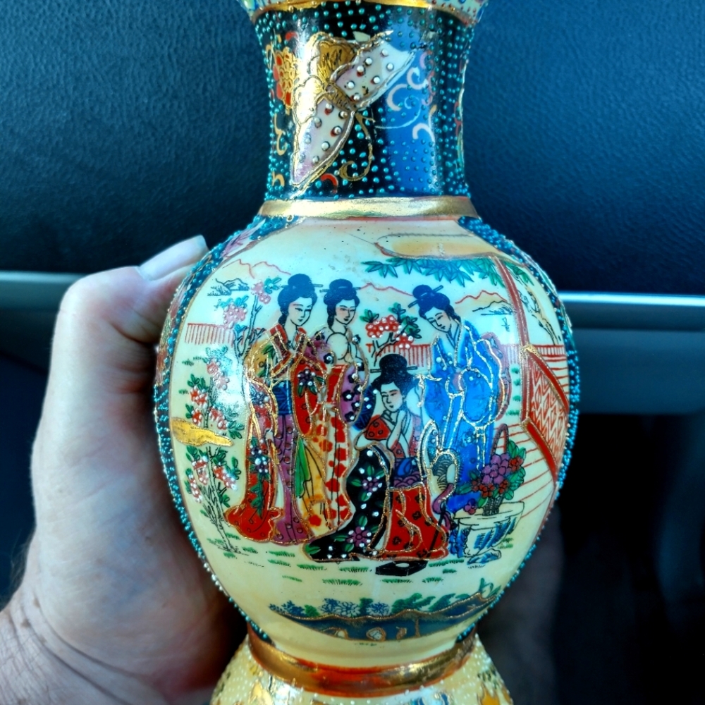 1950's Satsuma vase, 14 inches tall, fine conditio